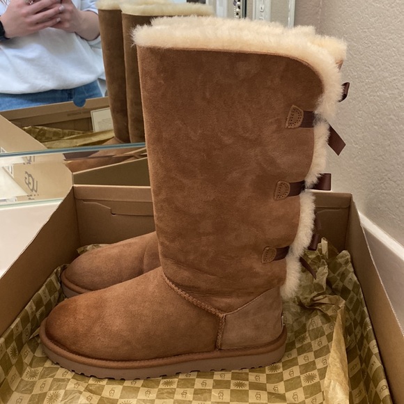 UGG Tall Boots with Bailey Bow - Picture 6 of 7